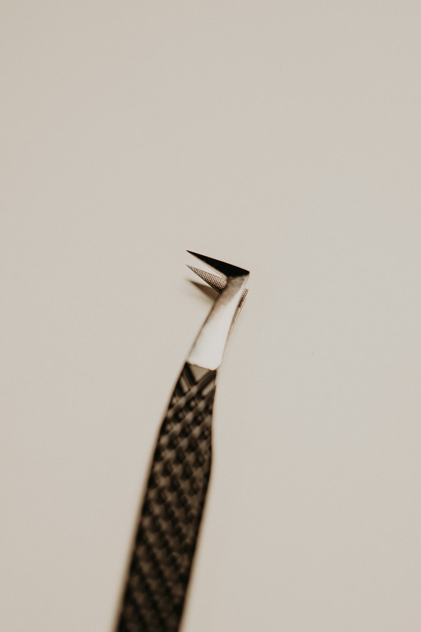 Wide Boot Volume Tweezer